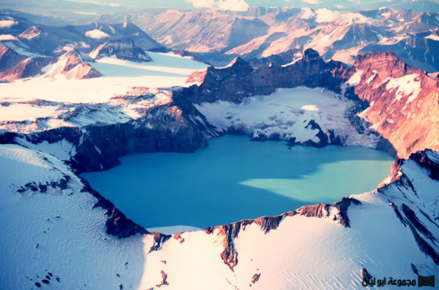 اغرب واجمل 10 بحيرات في العالم Katmai_Crater_lake-alaska
