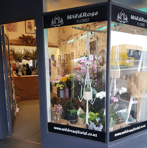 Wildrose florist logo