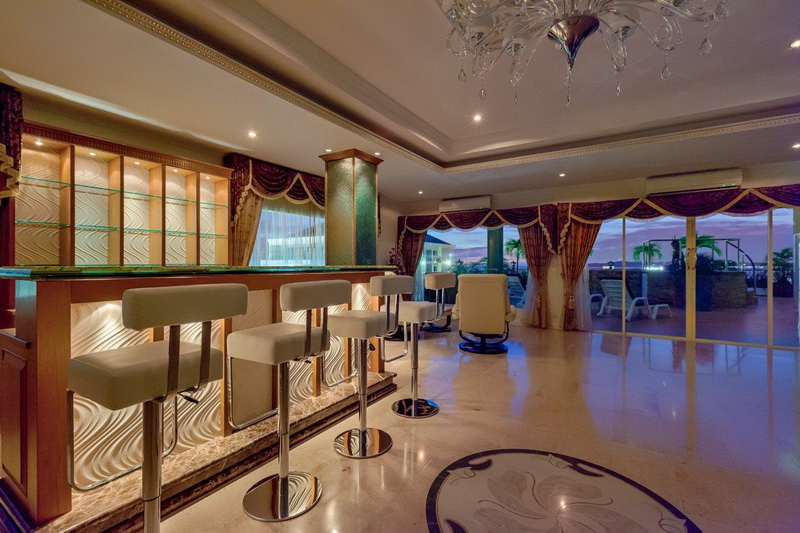 huge penthouse for sale in the exclusive area Pattaya