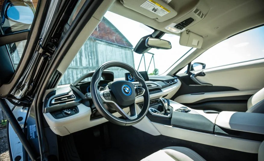 Cực kỳ nhiều tính năng thông minh, an toàn trên BMW i8 2016
