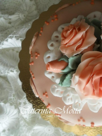 una torta romantica con le rose per la festa della mamma, anzi due...