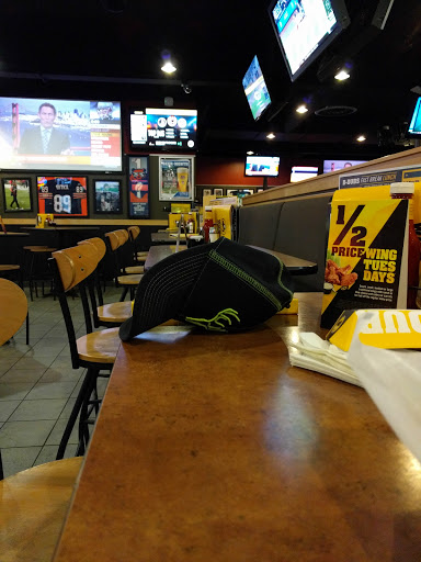 Chicken Wings Restaurant «Buffalo Wild Wings», reviews and photos, 3720 Ridge Rd, Lansing, IL 60438, USA