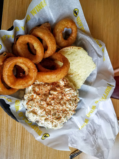 Chicken Wings Restaurant «Buffalo Wild Wings», reviews and photos, 112 Redstone Dr, Fayetteville, TN 37334, USA