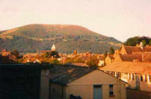 Julyaugust 198384 Abergavenny Wales Saucer Ufo Sighting