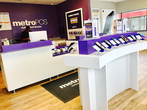 Cell Phone Store «MetroPCS Authorized Dealer», reviews and photos, 162 Blake Rd N, Hopkins, MN 55343, USA
