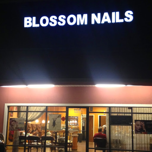 Blossom Nails logo