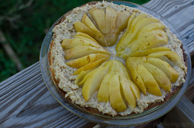 Pear almond cream pie, fanning of pears, cut