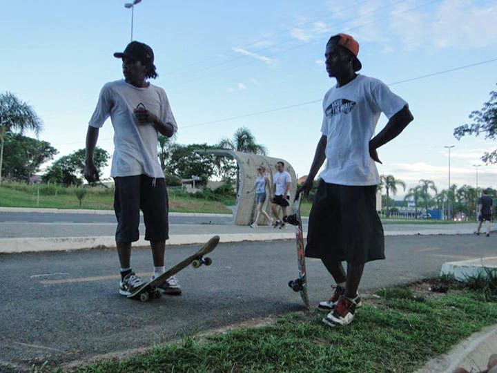 Skatistas na Avenida Roraima. foto: Emerson Lima Vidal