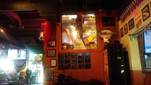 Chicken Wings Restaurant «Quaker Steak & Lube», reviews and photos, 1036 Cedar Bridge Ave, Brick, NJ 08723, USA