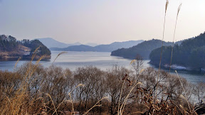 대전 냉천종점 → 사진 찍기 좋은 명소 → 사슴골 입구 → 마산동산성 →사슴골 → 관동묘려 → 미륵원지 → 냉천골삼거리 → 마산동삼거리(삼거리 가기 전 오백리길 쉼터/주차장)
대청호오백리길 3구간 기사읽기