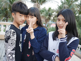a boy and two girls in Zhanjiang