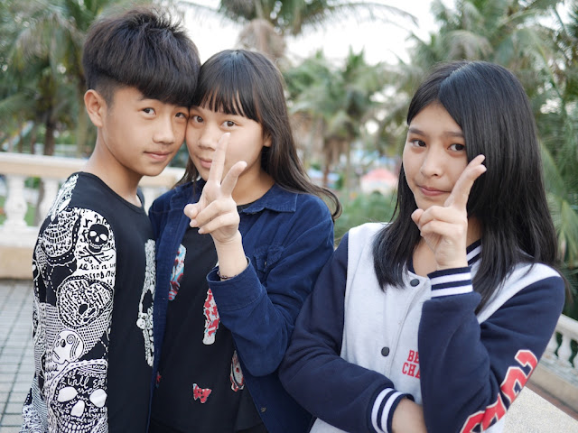 a boy and two girls in Zhanjiang