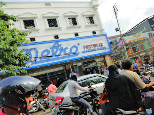 Metro Footwear & Leather Stores, Nampally Station Rd, Muralidhar Bagh, Old Kattal Mandi, Abids, Hyderabad, Telangana 500001, India, Shoe_Shop, state TS