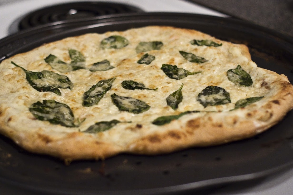 Garlic and Spinach Pizza