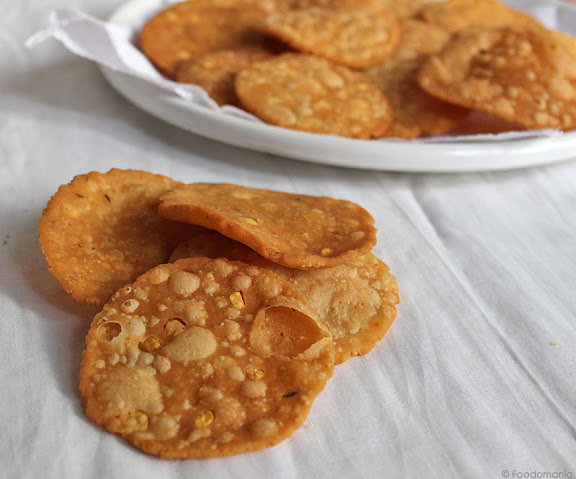 Thattai recipe (How to make crispy south Indian Thattai at home)