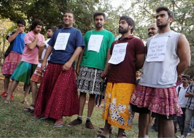 Hombres con falda, protesta, India