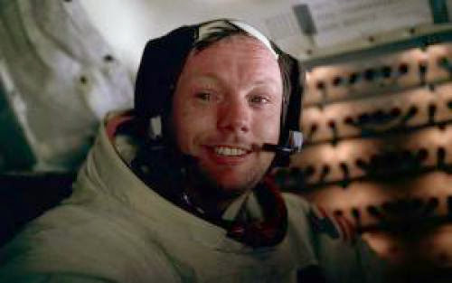 Pioneering Astronaut Neil Armstrong Dies At 82