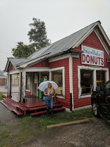 Donut Shop «Snowflake Donuts & Bakery», reviews and photos, 501 W Main St, Tomball, TX 77375, USA