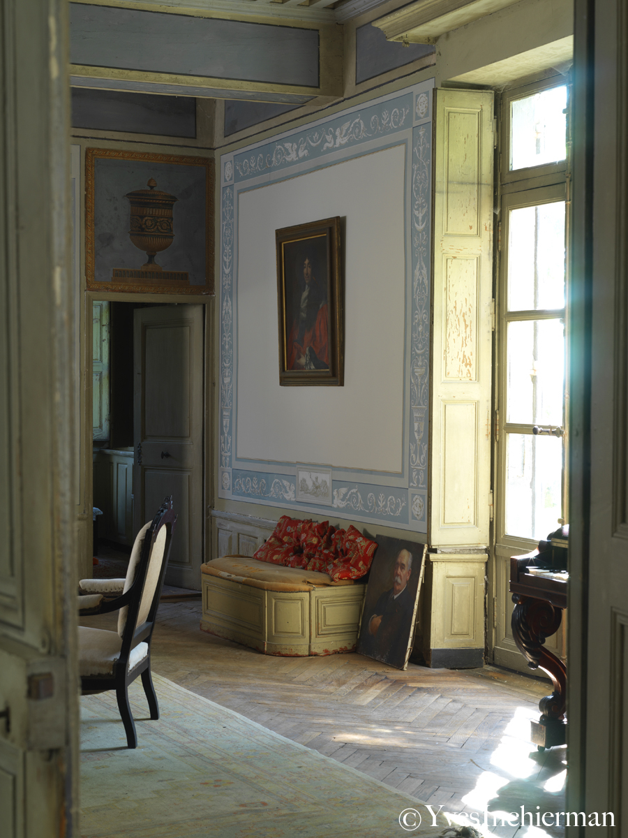 Demeures peintes: before/after . le salon bleu