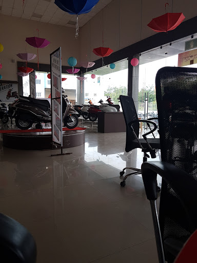 Pharande Honda Showroom, Survey No: 7/A/2, Ghat No: 131/5, Opp Reliance Petrol Pump, Purna Road, Deep Nagar, Nanded, Maharashtra 431605, India, Motorbike_Shop, state MH