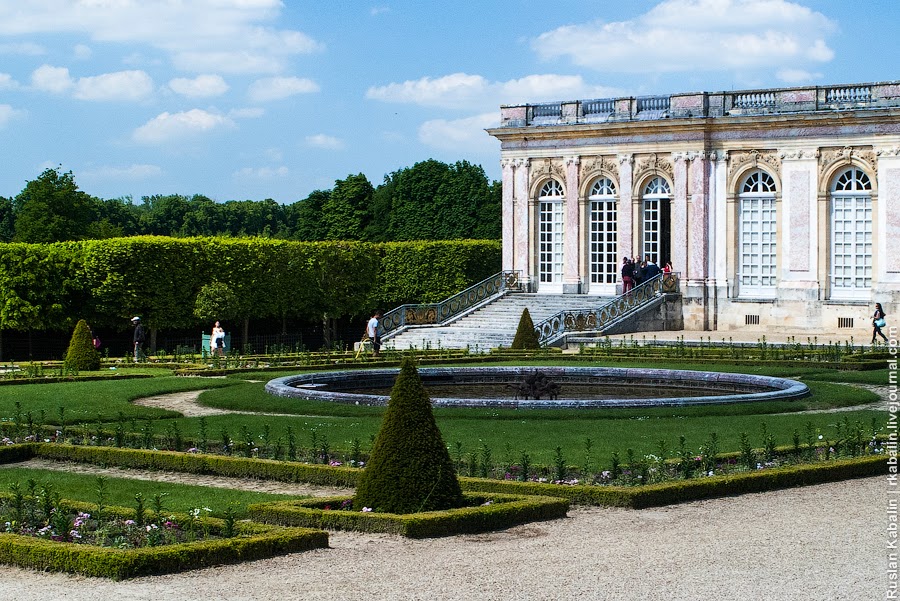Версаль новгород. Малый Трианон в Версале. Дворец большой Трианон. Жак Анж Габриэль малый Трианон. Большой Трианон в Версале.