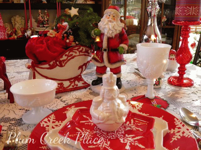 Christmas red and white tablescape