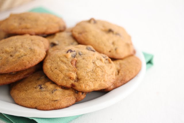 close-up photo of a plate of cookies