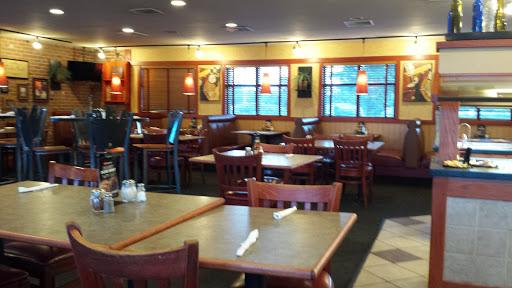 Pizza Restaurant «Pizza Hut», reviews and photos, 7171 Lakes Blvd, Lake Park, GA 31636, USA