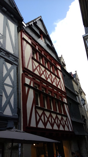 Les Cariatides