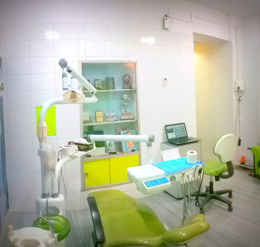 DR AGRAWAL DENTAL CLINIC (Best in Central India - Serving since 40 Years), Besides Haldiram Thaat Baat , Near Eternity Mall,, Sitabuldi,, Nagpur, Maharashtra 440012, India, Periodontist, state MH