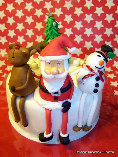 Kerst Taart met Kerstman, Sneeuwpop, Rendier en Kerstboom.jpg