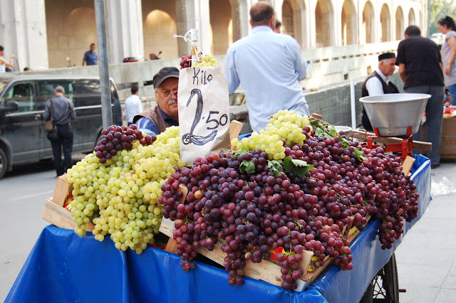 Турция: Торговец виноградом. Стамбул.