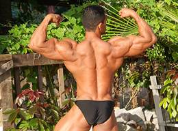 Competitive Bodybuilders - Sexy in Posing Trunks