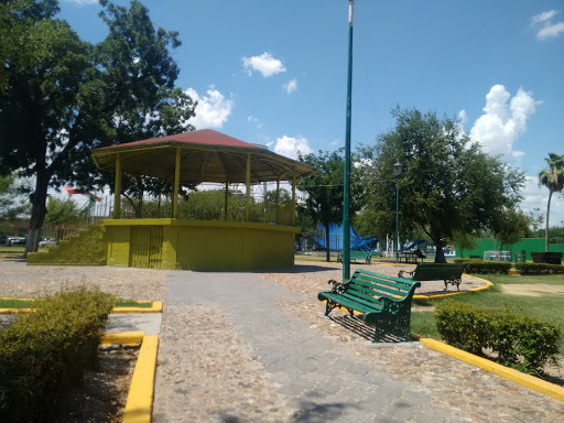 Parque Narciso Mendoza, Donaciano Echevarría y Calle González S/n, Hidalgo, 88160 Nuevo Laredo, Tamps., México, Parque | TAMPS