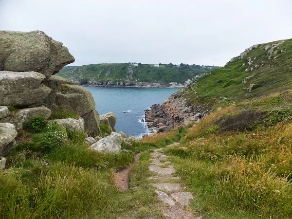 Carn-du looking back towards Lamorna Cove