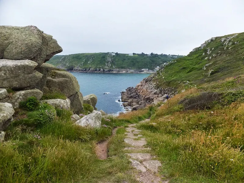 Carn-du looking back towards Lamorna Cove