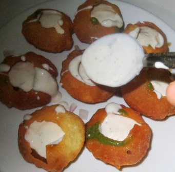 Dahi Puri Recipe | How to make Bombay Chaat Dahi Sev Batata Poori | Delicious recipe by Kavitha Ramaswamy from Foodomania.com
