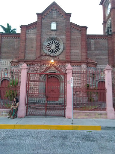 Templo de Nuestra Señora del Refugio, Mariano Matamoros 213, Centro, 28000 Colima, Col., México, Santuario | COL