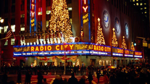Radio City Music Hall at Christmas, New York.jpg