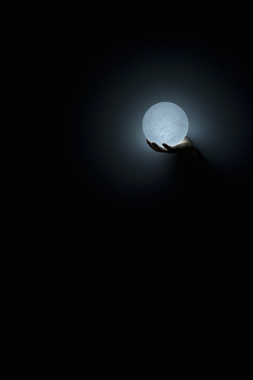 ひとりの月(The Moon)
