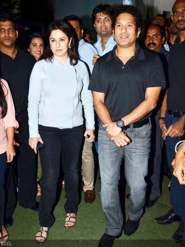 Sachin Tendulkar arrives with wife Anjali at Smaaash's Hoopla Zone, in Mumbai, on February 10, 2014. (Pic: Viral Bhayani) 