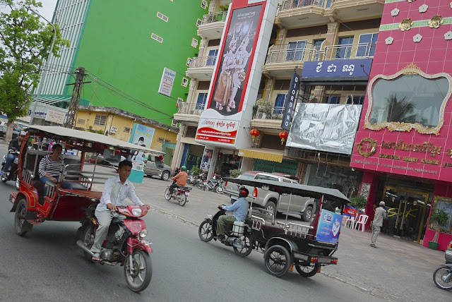 tuk-tuks in Phnom Penh