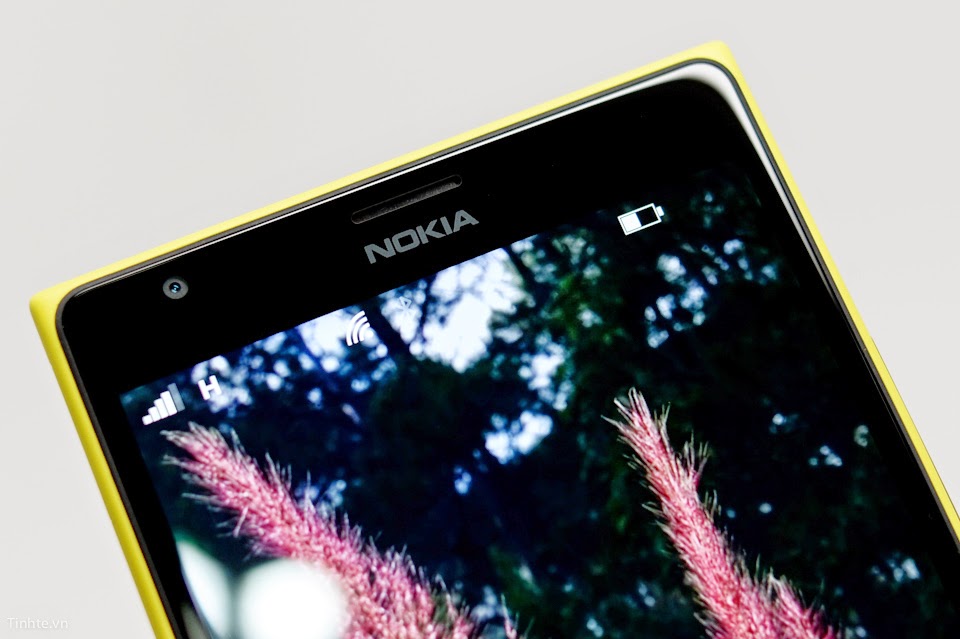 Stephen Elop: Microsoft được dùng thương hiệu Nokia cho điện thoại di động "trong một thời gian" Nokia.