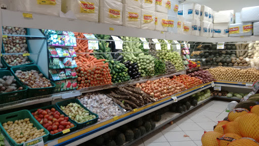 Supermercado Meschke, Av. do Estado, 3103 - Estados, Balneário Camboriú - SC, 88339-060, Brasil, Lojas_Mercearias_e_supermercados, estado Santa Catarina