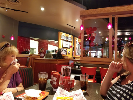 Hamburger Restaurant «Red Robin Gourmet Burgers», reviews and photos, 36565 Euclid Ave, Willoughby, OH 44094, USA