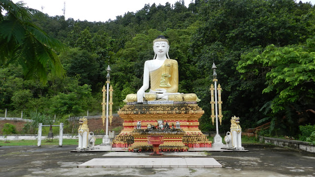 Blog de voyage-en-famille : Voyages en famille, Mae Hong Son, la ville et ses temples