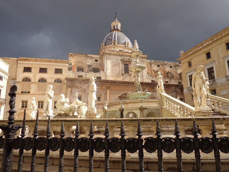 А включите-ка мне усилители качки! А подайте-ка белых пиджаков. Costa Paсifica февраль 13г
