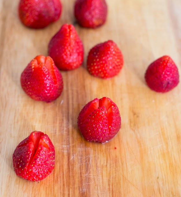 photo showing how to slice the strawberries