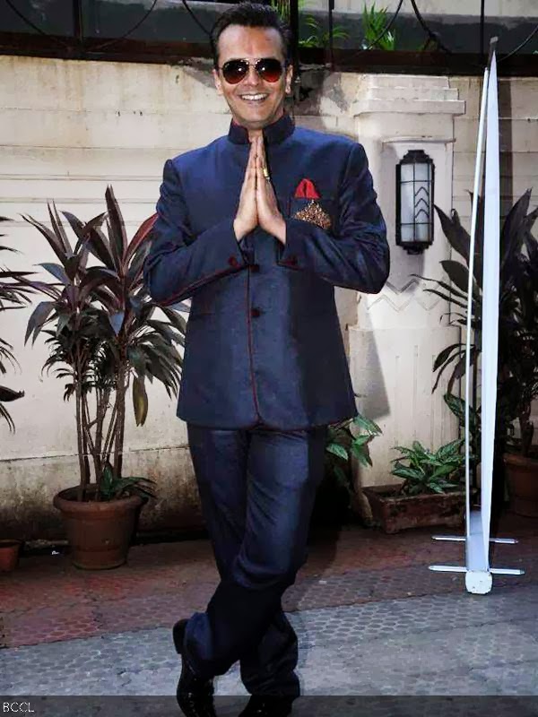Imam Siddique greets the camera with folded hands at Marvie Ann Beck's spa launch, held in Mumbai, on October 9, 2013. (Pic: Viral Bhayani)