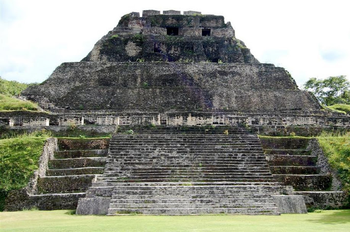 Les plus grandes pyramides dans le monde (PHOTOS) Belize+-+Pyramide+de+Xunantunich